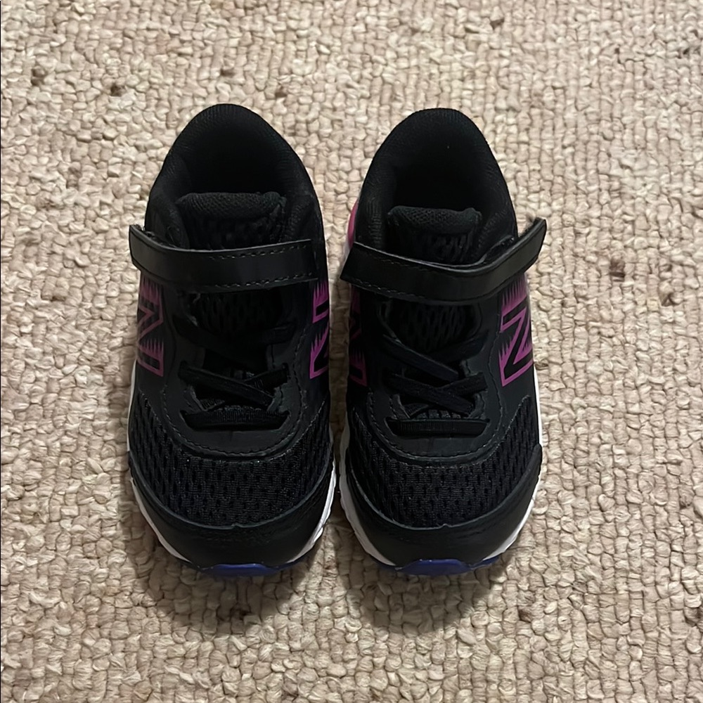 🏷️ SALE 3/$15! 🏷️New Balance Black and Pink Sneakers with Velcro Strap